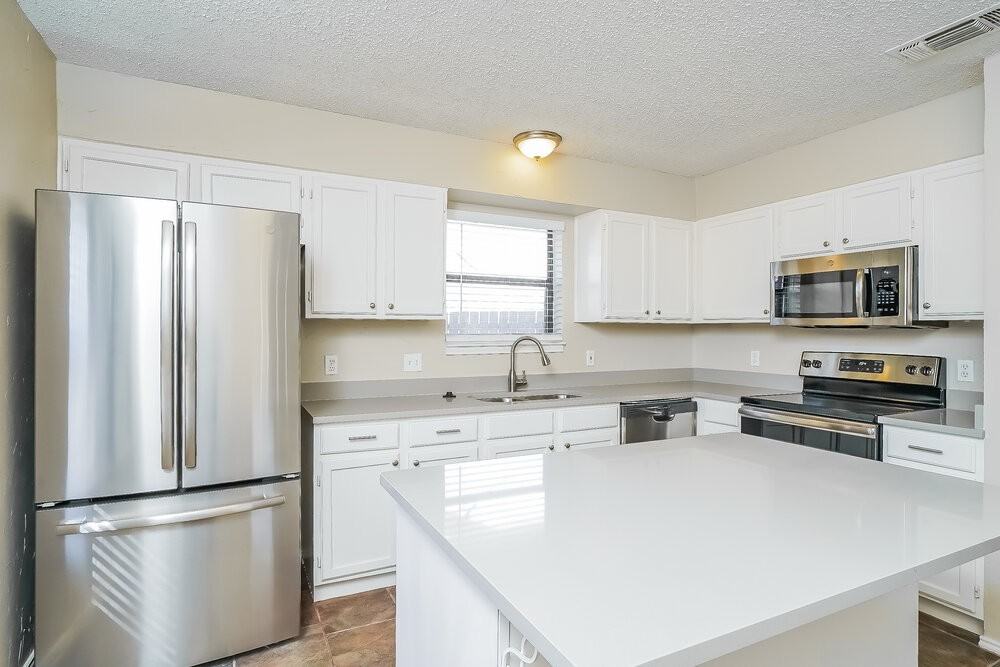 812 Ironsides Ln - Photo 6 of 16