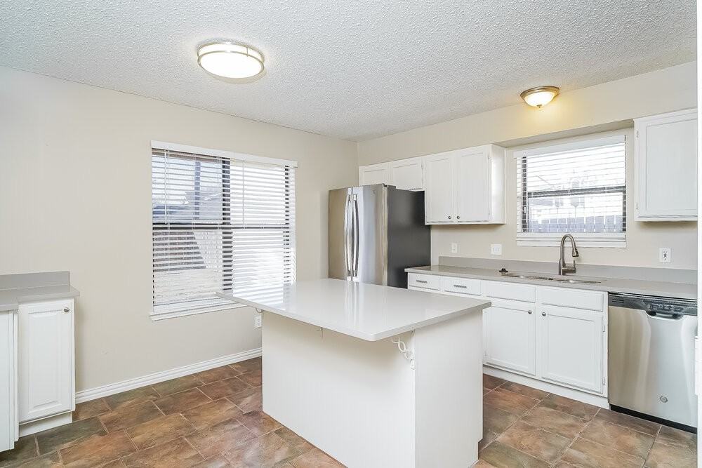 812 Ironsides Ln - Photo 7 of 16