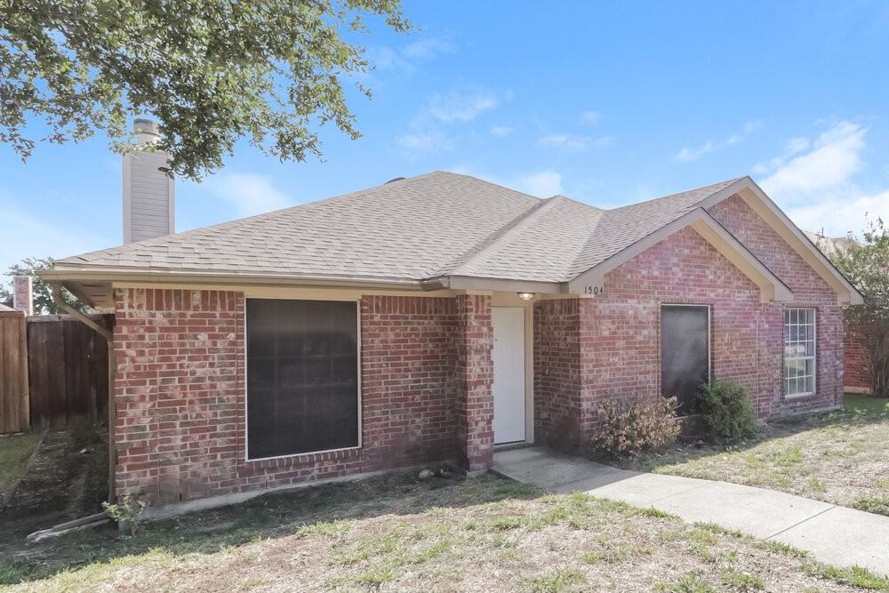 1504 Taylor Dr - Photo 3 of 17