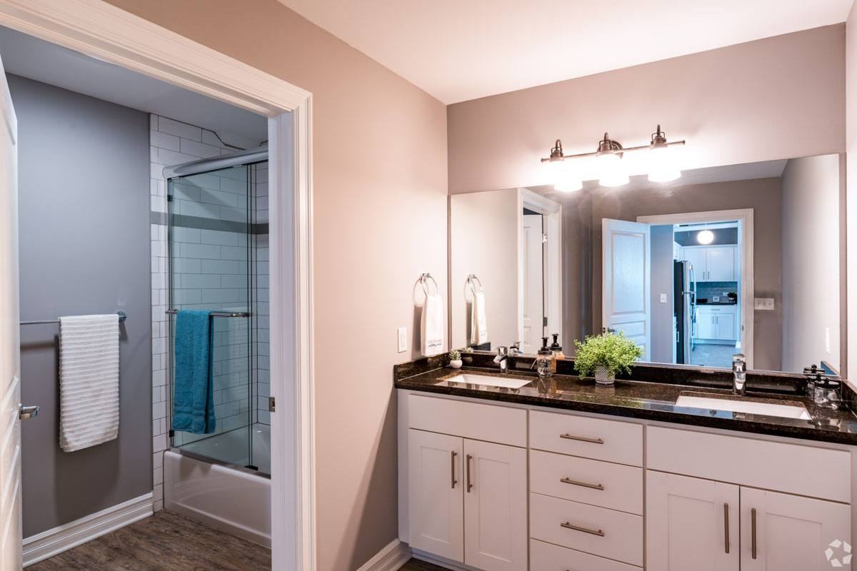 Mid City Apartments - Photo 6 of 21