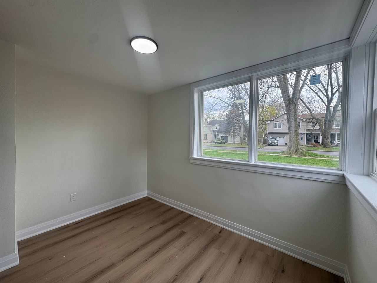 32 PRICE AVE - Photo 2 of 14