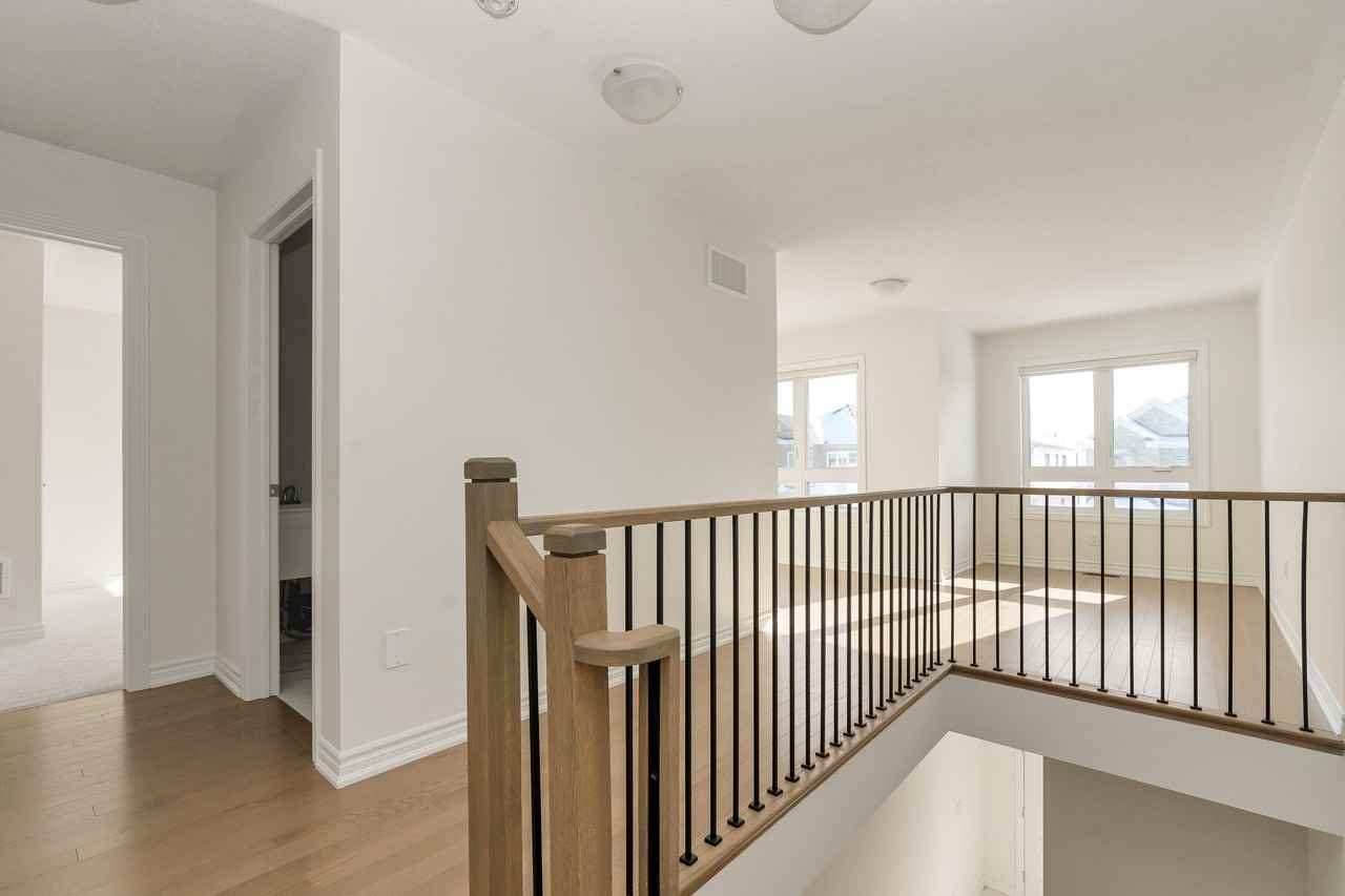 25 Phoenix Blvd Barrie, ON L9J 0P6 - Photo 3 of 26