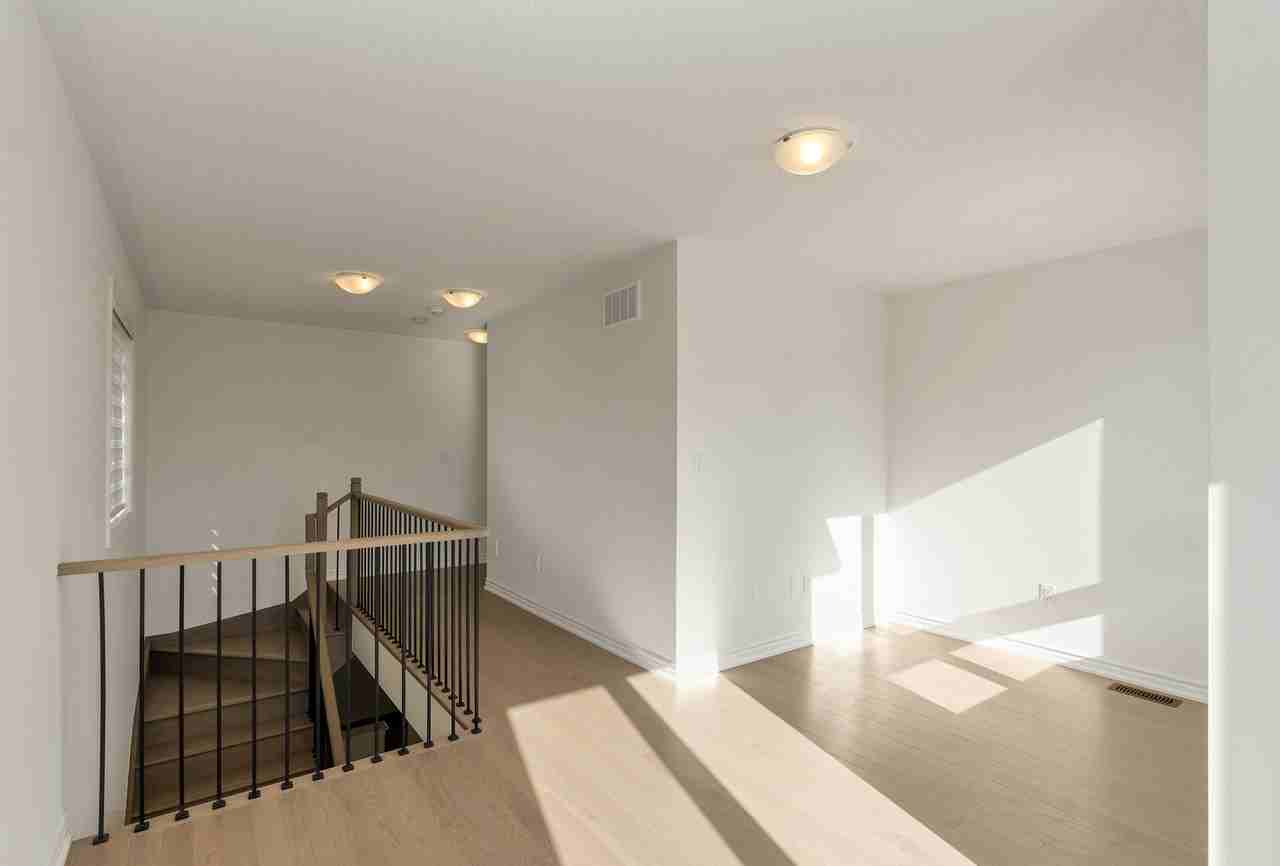 25 Phoenix Blvd Barrie, ON L9J 0P6 - Photo 5 of 26