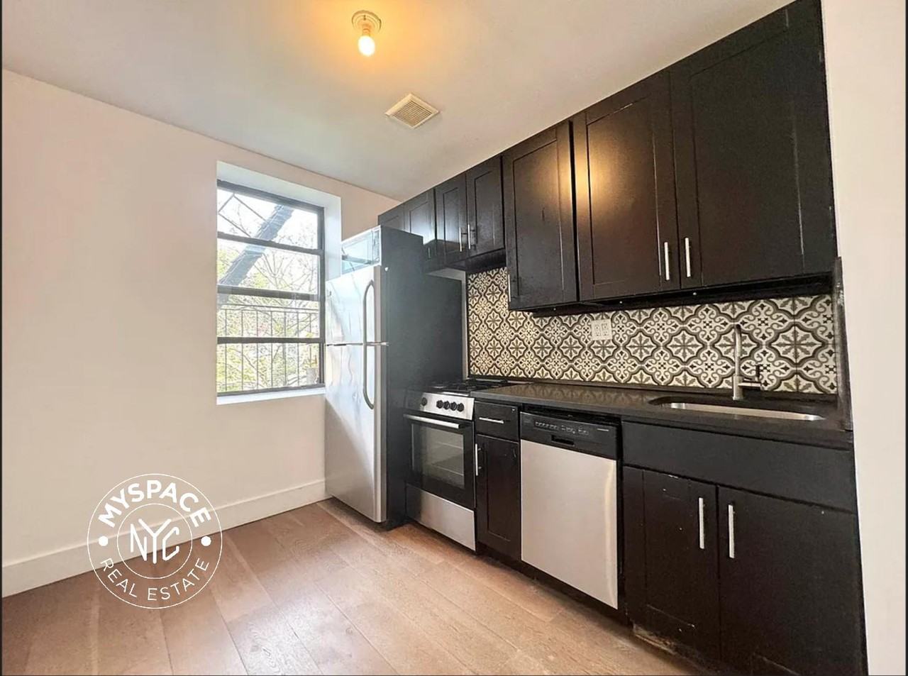 843 Dekalb Ave #4B - Photo 3 of 15