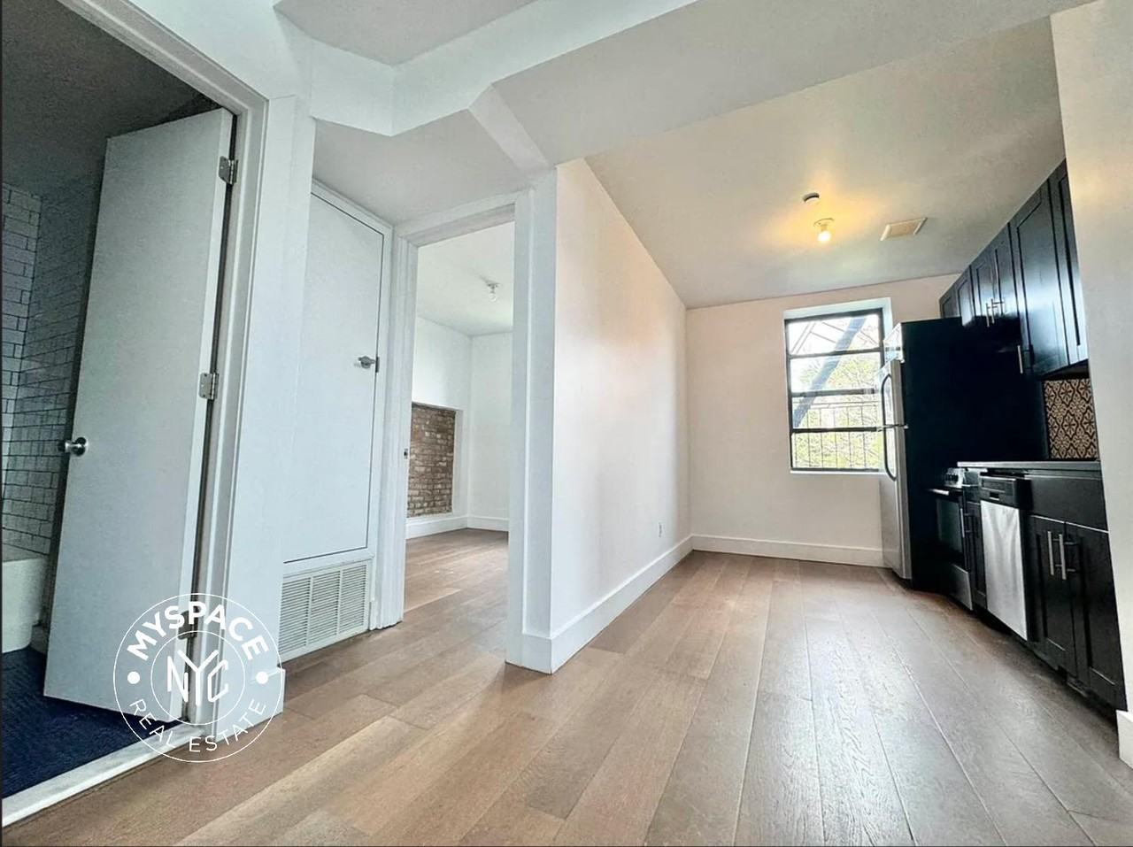 843 Dekalb Ave #4B - Photo 4 of 15