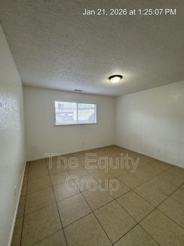 2025 S Tracy Ct - Photo 5 of 19