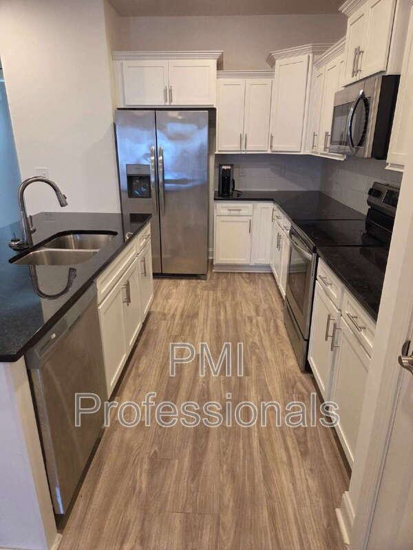 923 Se Broad St #A4 - Photo 3 of 17