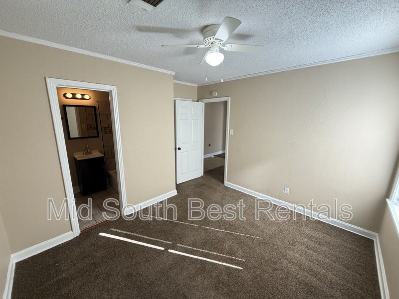 1371 Kimball Cv - Photo 2 of 10