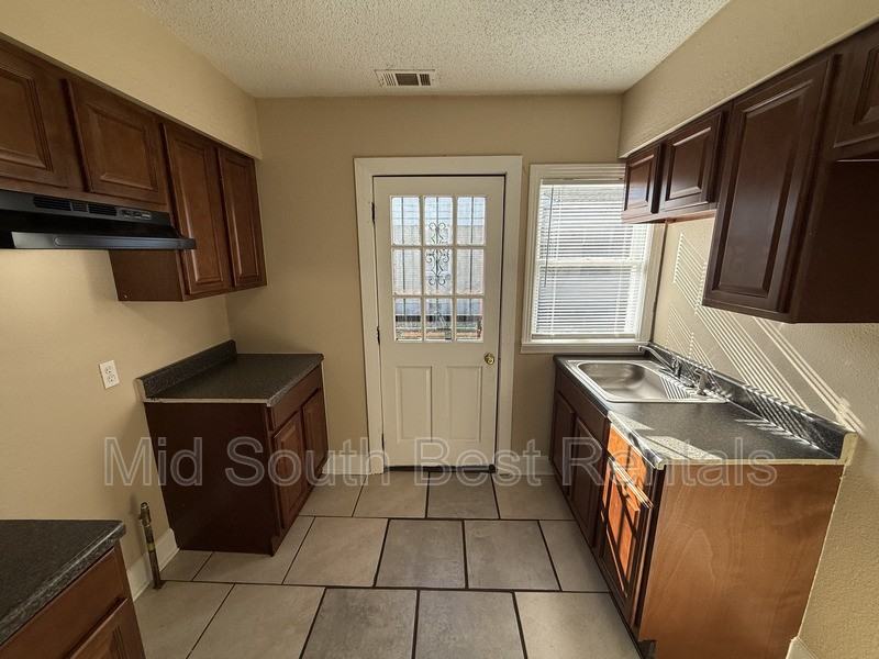 1371 Kimball Cv - Photo 3 of 10