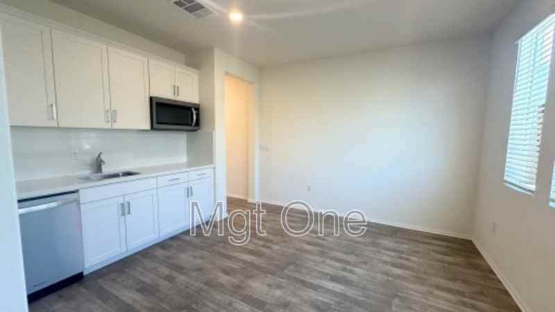 26314 Gentry Ave - Photo 2 of 25