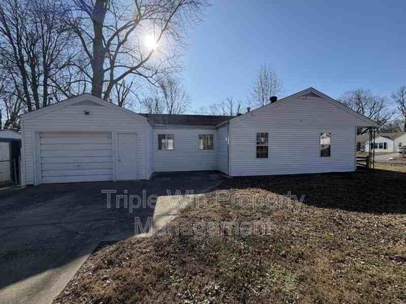 300 Brackleigh Ln - Photo 2 of 23