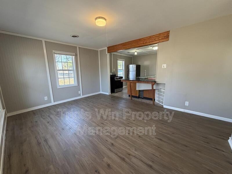 300 Brackleigh Ln - Photo 4 of 23