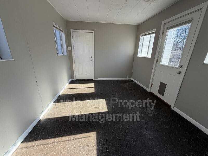 300 Brackleigh Ln - Photo 6 of 23