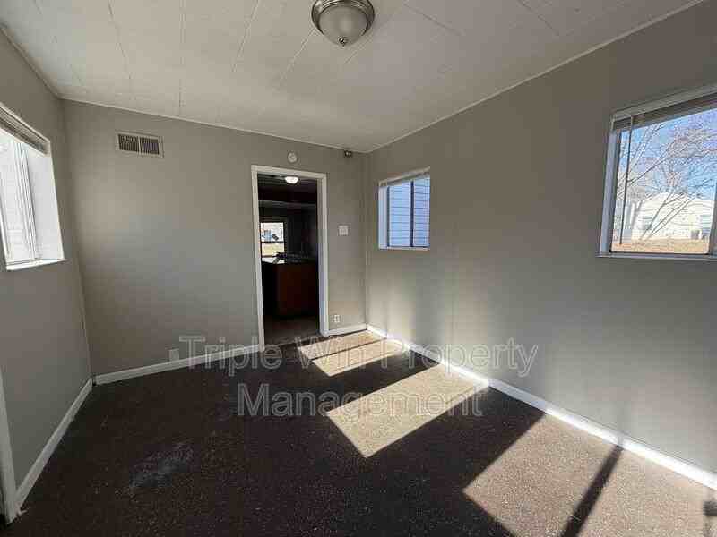 300 Brackleigh Ln - Photo 7 of 23