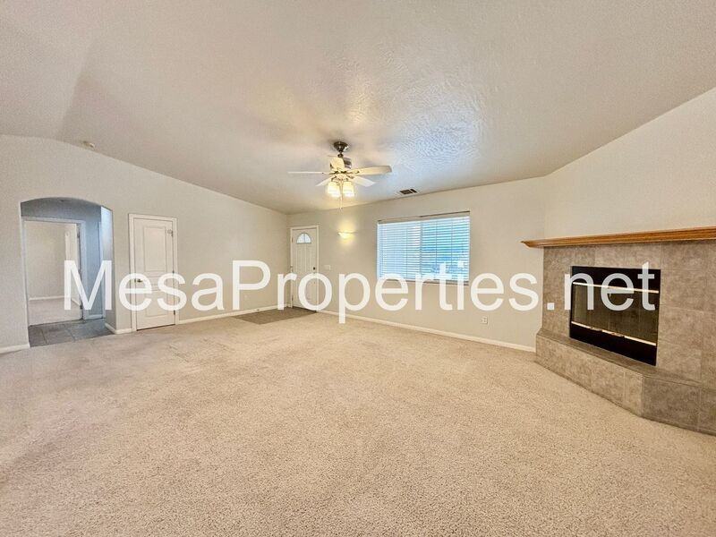 14744 Hopland St - Photo 4 of 23