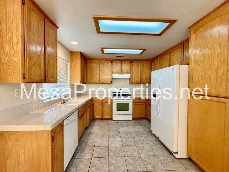 14744 Hopland St - Photo 5 of 23