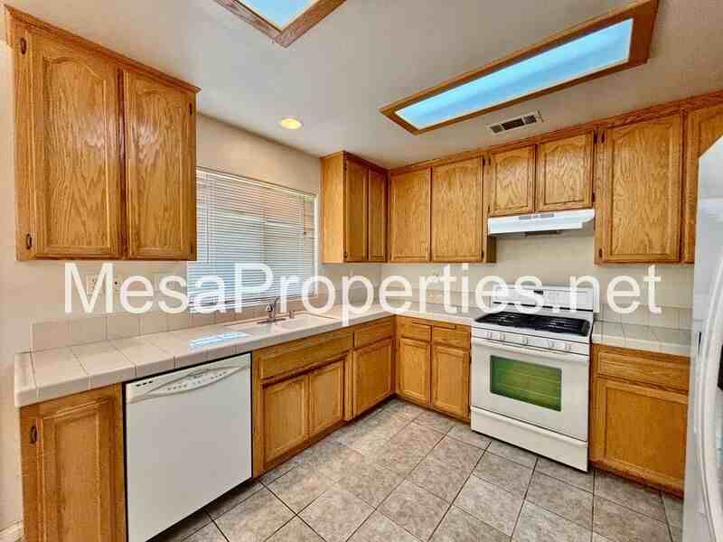 14744 Hopland St - Photo 6 of 23