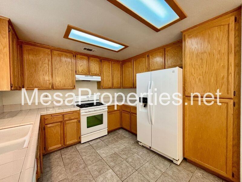 14744 Hopland St - Photo 7 of 23