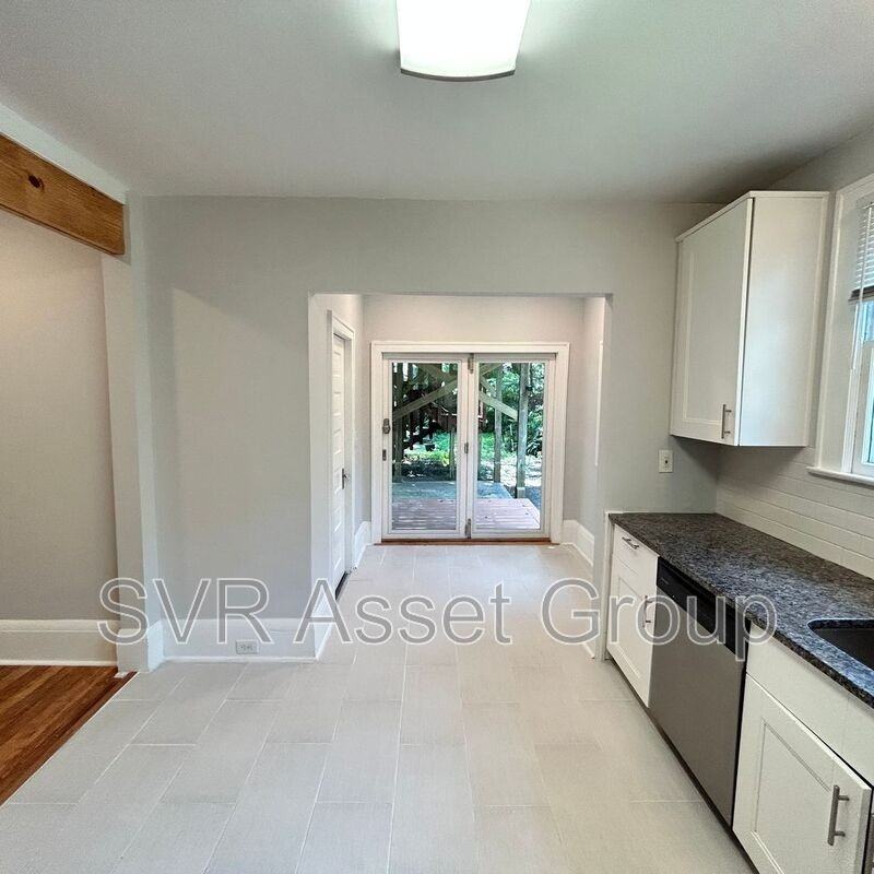 1760 Greenwood Ave - Photo 5 of 8