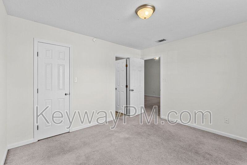 301 Brock Ln - Photo 5 of 13