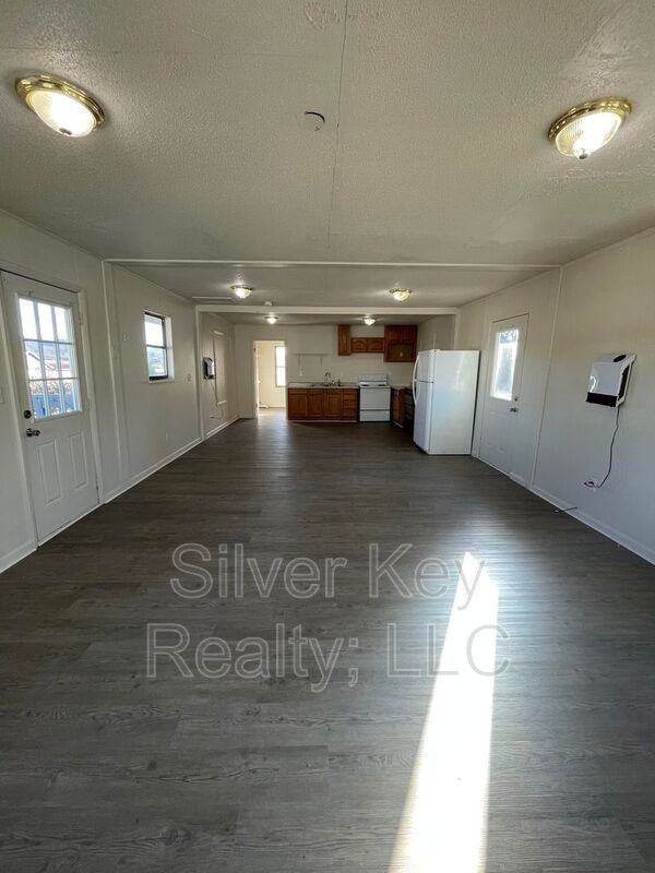 2335 Hwyn - Photo 2 of 11