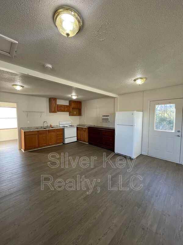 2335 Hwyn - Photo 4 of 11