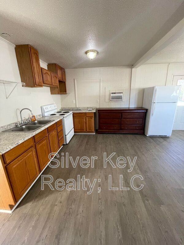 2335 Hwyn - Photo 5 of 11