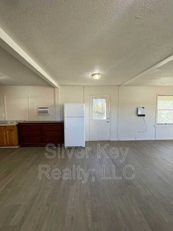 2335 Hwyn - Photo 6 of 11