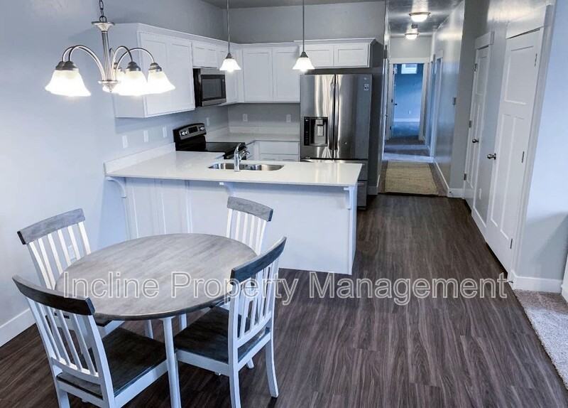 3795 Wn #202 - Photo 2 of 13