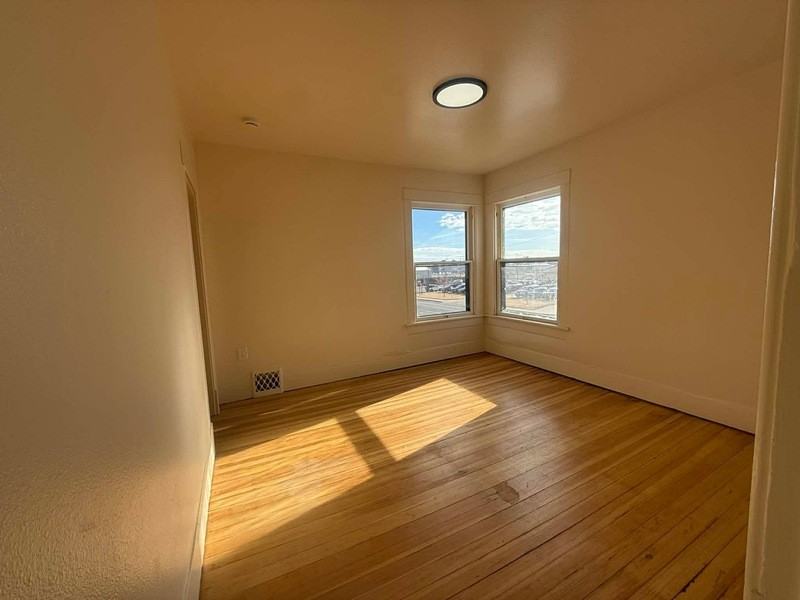 621 13th St - Photo 6 of 10