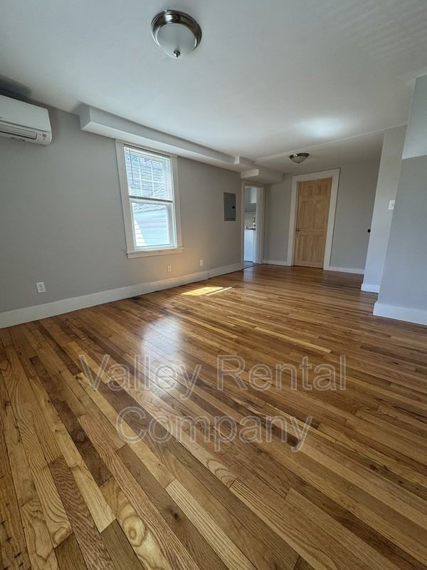 39 Middle St - Photo 5 of 11