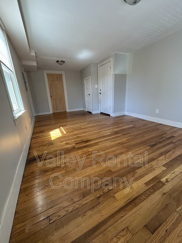 39 Middle St - Photo 6 of 11