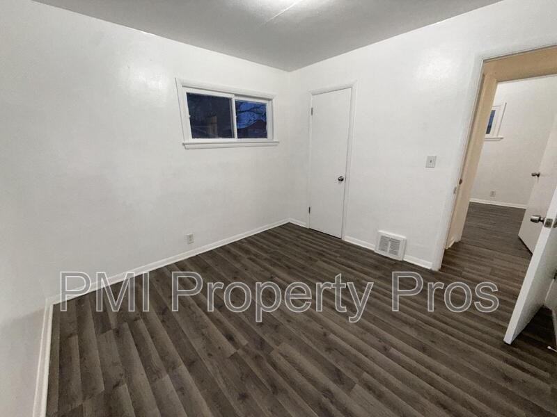 5656 N 61st St #5658 - Photo 3 of 11