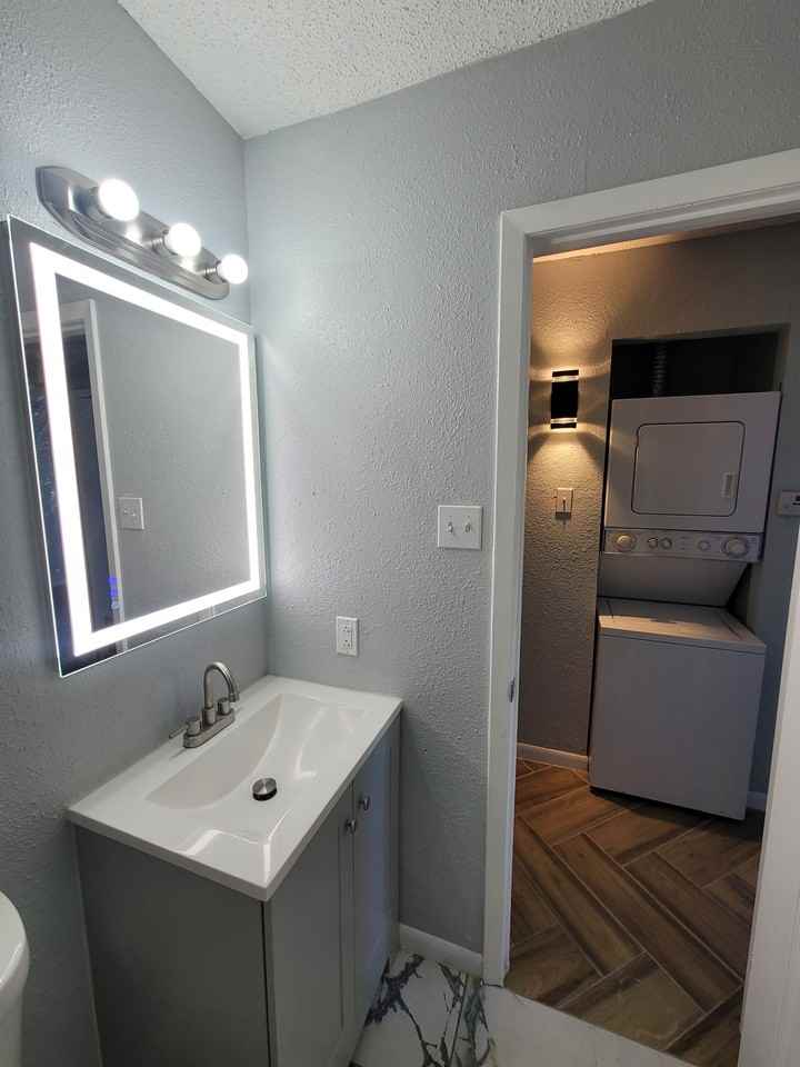 425 North Gilmer Street - Photo 3 of 9