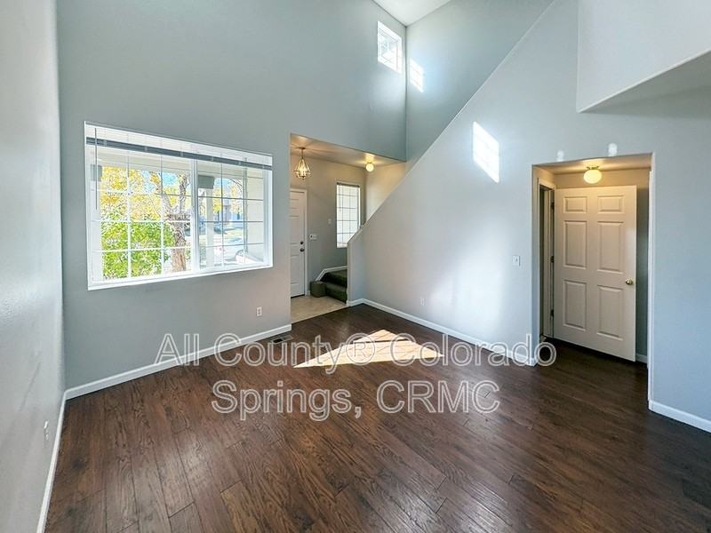 3749 Range Dr - Photo 4 of 47