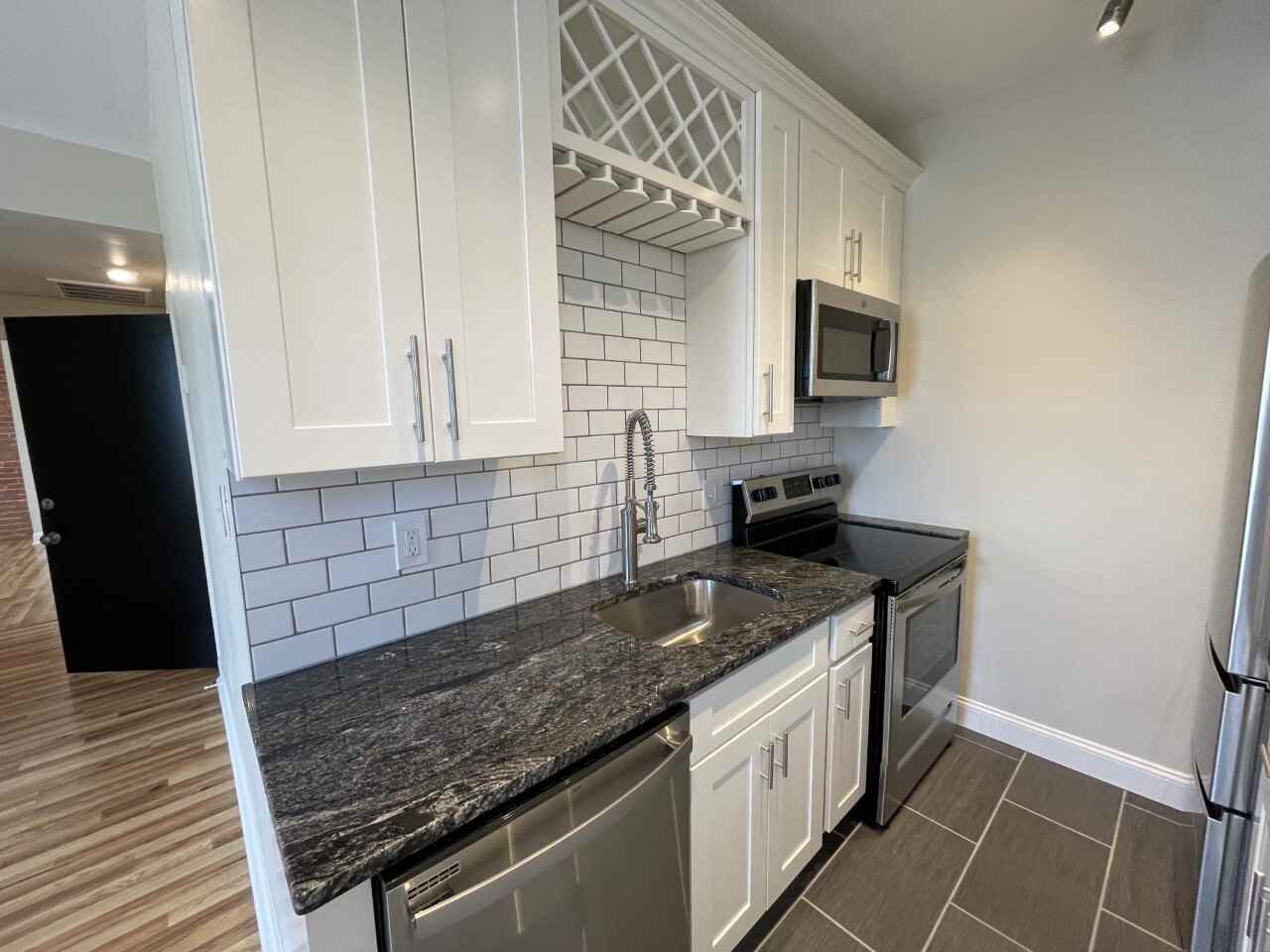 300 S Fairmount Street - Photo 4 of 28