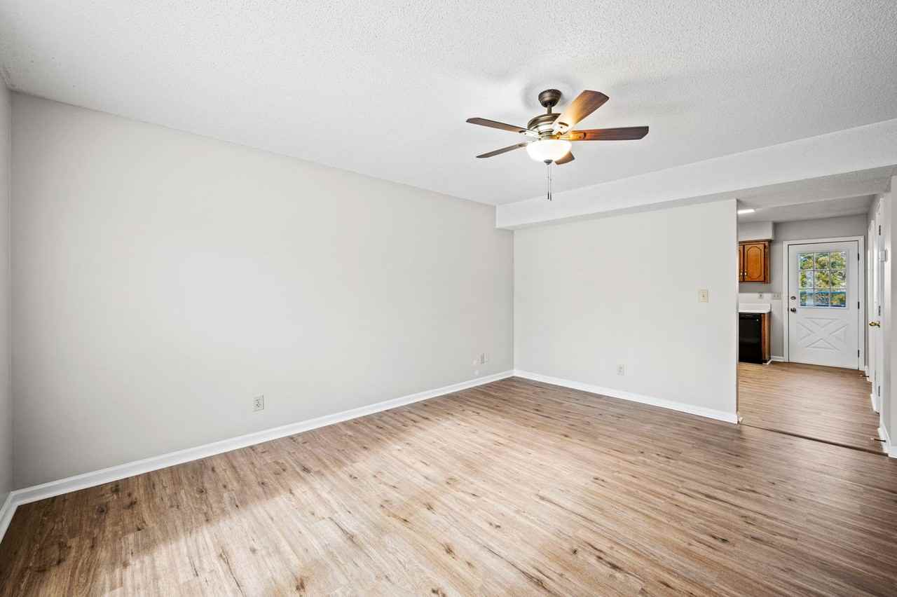 1232 Parkway Pl - Photo 3 of 18