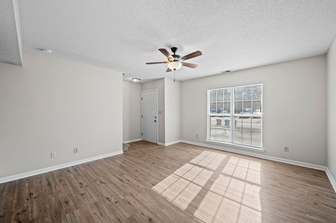 1232 Parkway Pl - Photo 4 of 18