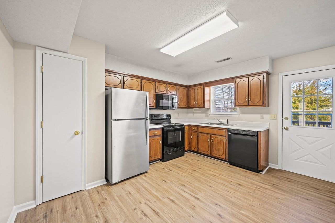 1232 Parkway Pl - Photo 5 of 18