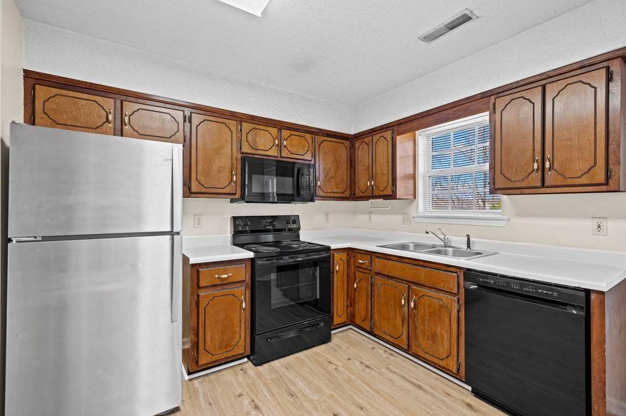 1232 Parkway Pl - Photo 7 of 18