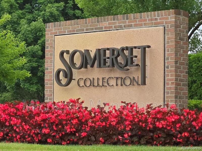 2735 E Maple Rd - Photo 5 of 34