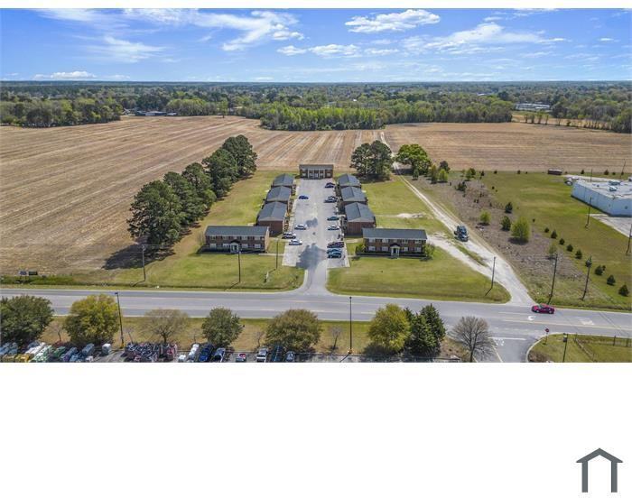 Interstate Apartments - Photo 4 of 9