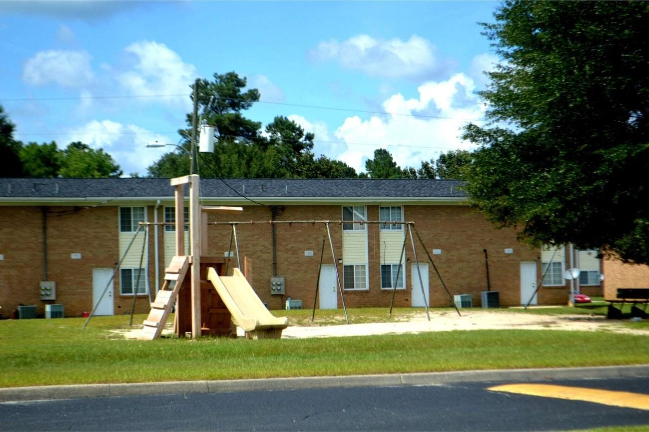 Sunflower Place Apartments - Photo 3 of 5