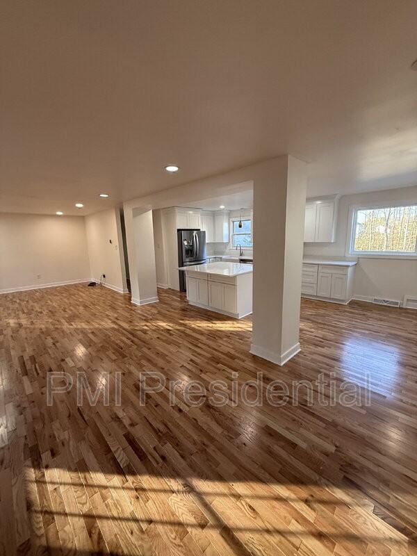 15900 Beach Rd - Photo 5 of 21