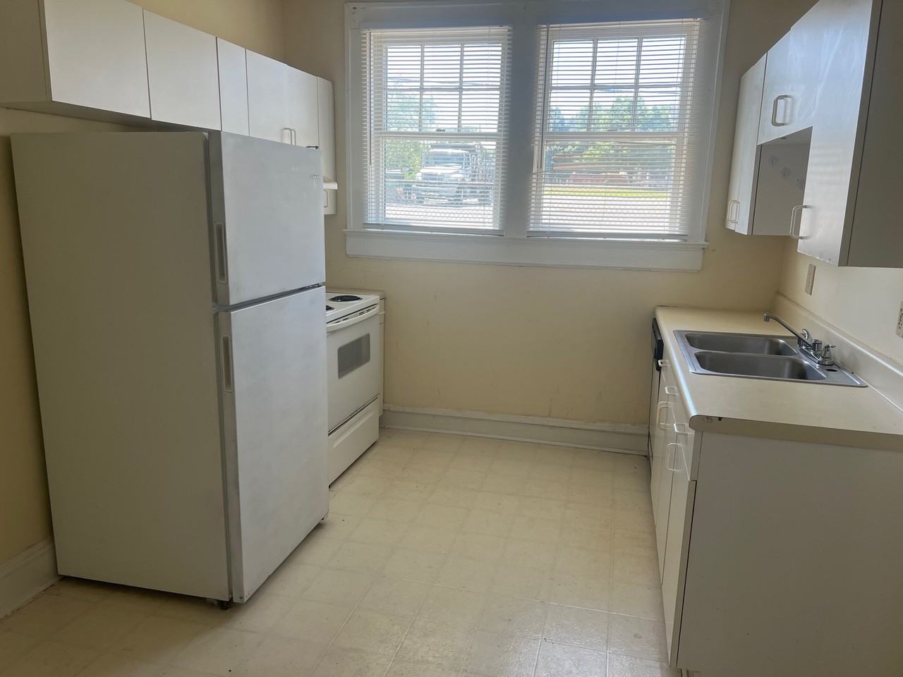 1975 Vineville Avenue - Photo 2 of 50