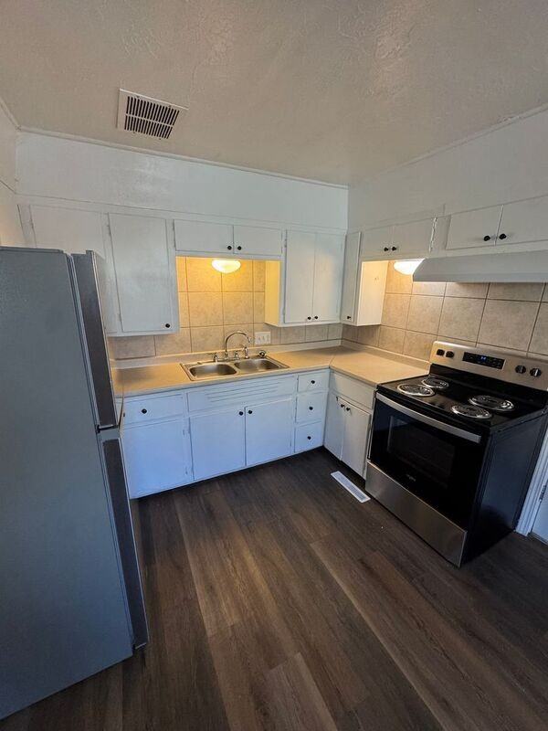 2943 E University St #12 - Photo 3 of 12