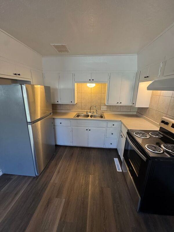 2943 E University St #12 - Photo 4 of 12