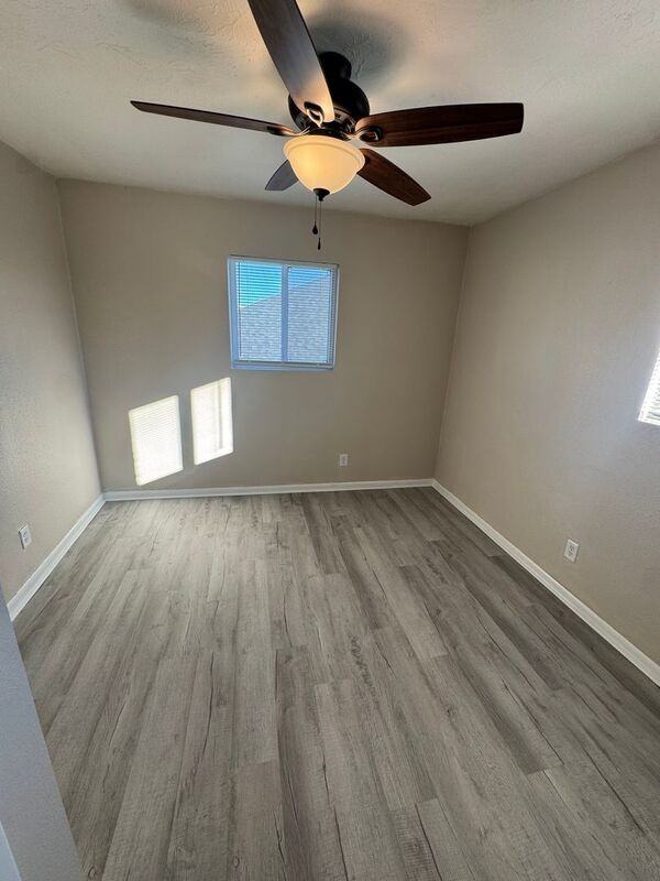 2943 E University St #12 - Photo 6 of 12