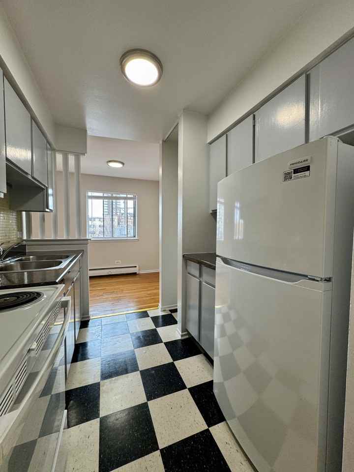 6161 N. Winthrop - Photo 4 of 23