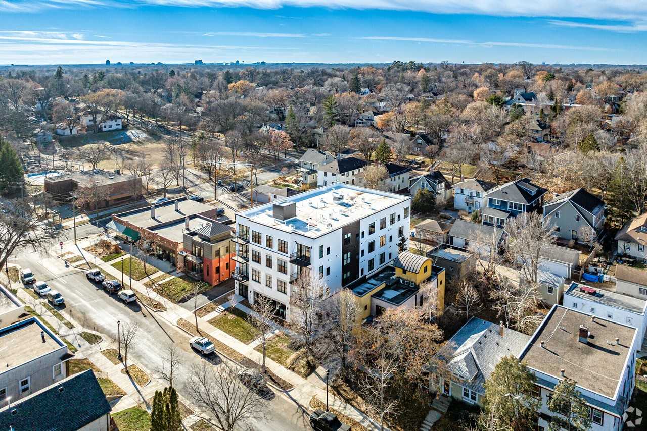 Fuller Park Flats - Photo 2 of 12